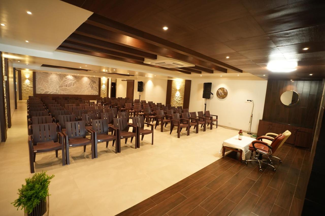 Hotel Sri Ambal Grand Virudunagar Exterior foto